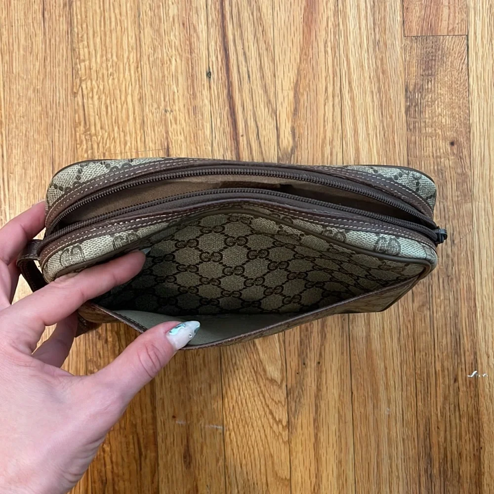 Vintage Gucci GG Brown Canvas Zip Logo Clutch - Picture 4 of 14